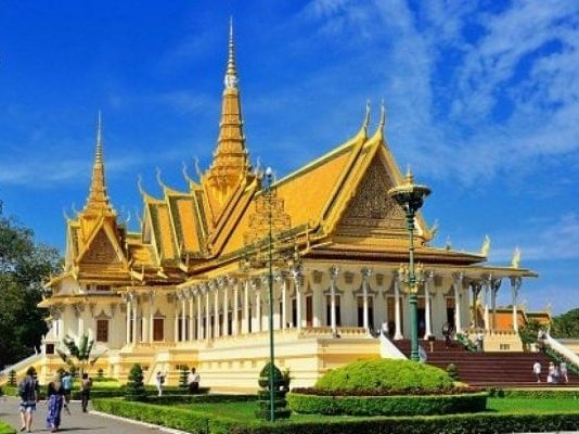 Tham quan cung điện Hoàng gia Campuchia - kiệt tác kiến trúc lộng lẫy
